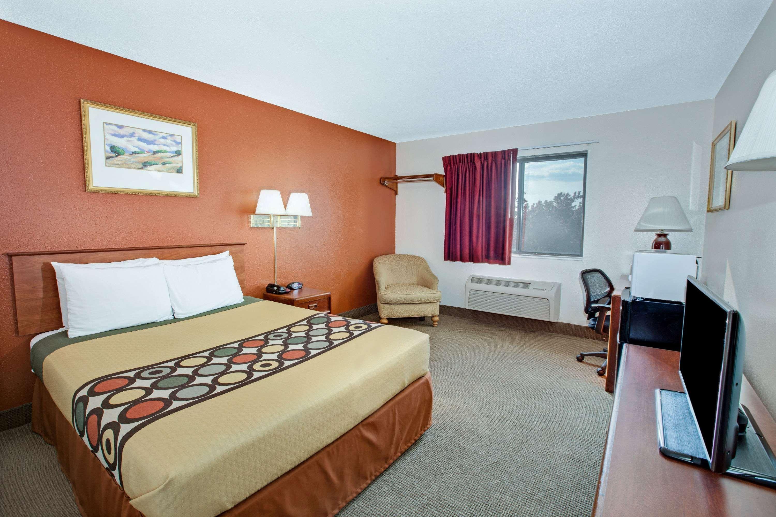 Super 8 By Wyndham Crystal Lake Zewnętrze zdjęcie